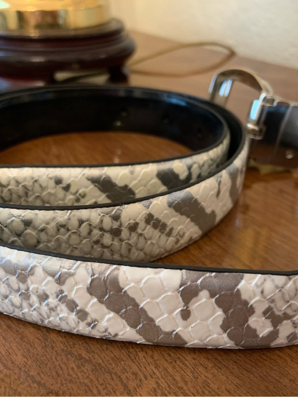 Women’s White Snake-Texture Leather Belt with Brushed Silver Buckle - Picture 4 of 4
